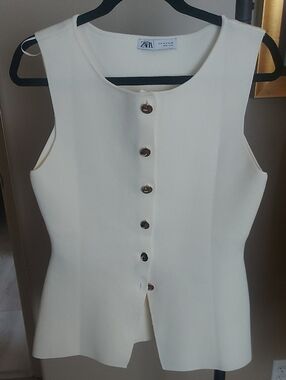 Zara Cream Sleeveless Button-Front Top